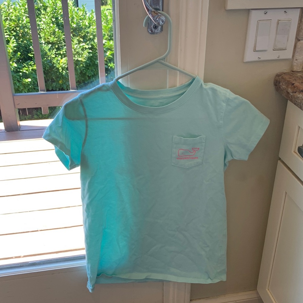 teal tee shirt